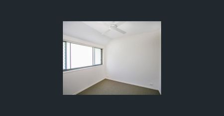 SPACIOUS STYLISH TOWNHOUSE - MOVE IN BEFORE CHRISTMAS - Photo 2