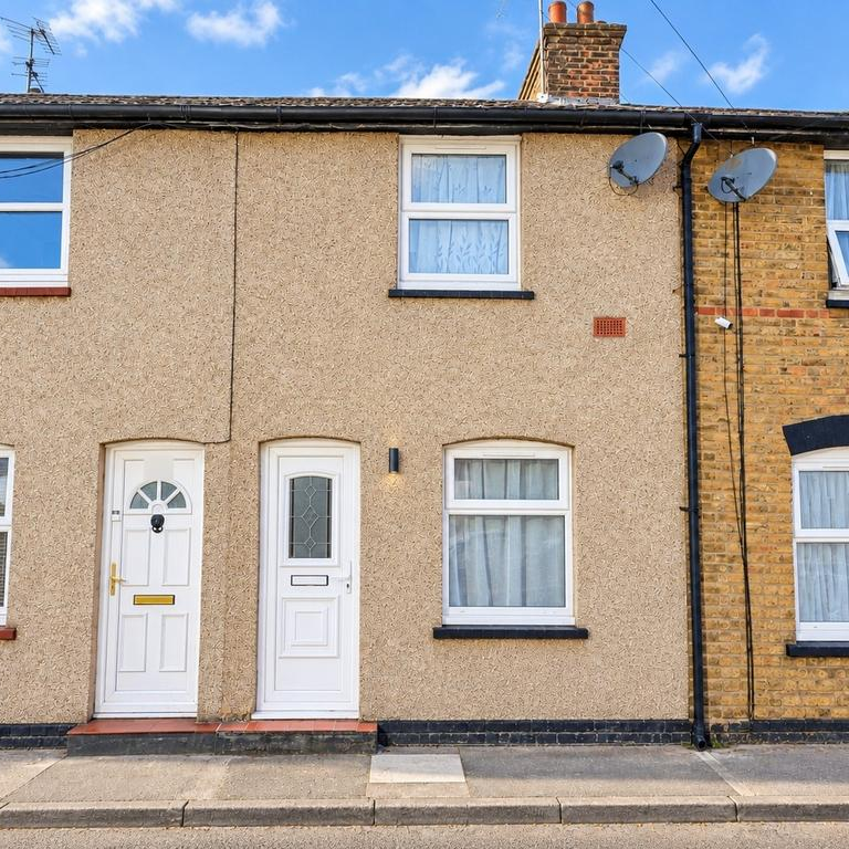 2 bedroom terraced house to rent - Photo 1