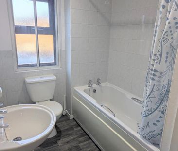 2 bedroom semi-detached house to rent - Photo 5