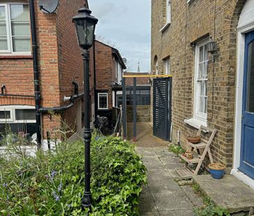 2 bedroom cottage to rent - Photo 2