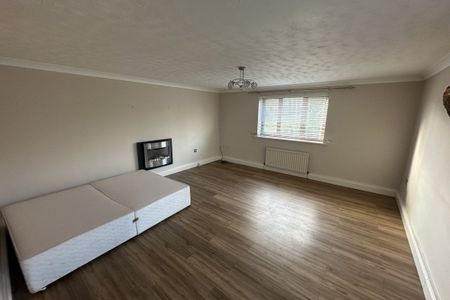 Princess Margaret Avenue - Photo 2