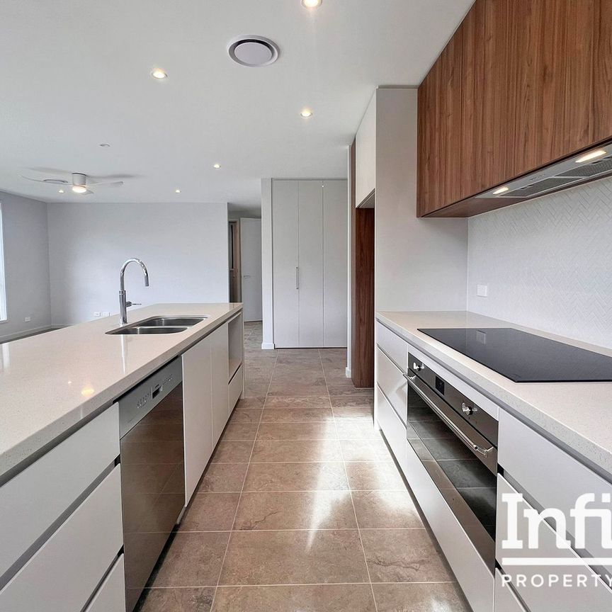 Brand New Luxury Family Home - Photo 1