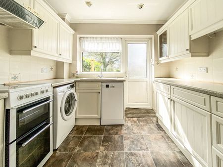 Burnside, CM21, Sawbridgeworth - Photo 4