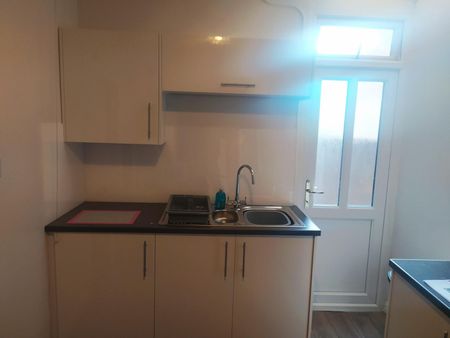 4 bedroom terraced house to rent - Photo 4