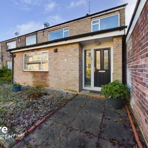 5 bedroom semi-detached house to rent - Photo 2