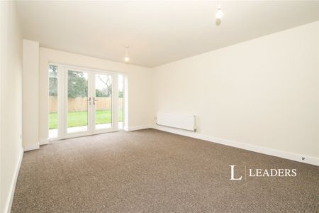 4 bedroom house to rent Bluebell Road, Quadring, Spalding, Lincolnshire, PE11 - Photo 2