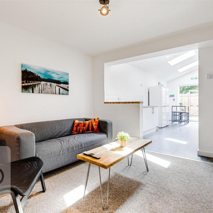 1 bedroom in a house share to rent - Photo 1