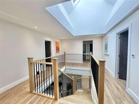 Watling Street, Radlett, Hertfordshire, WD7 - Photo 2