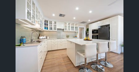 Renovated Four Bedroom Home with Pool - Photo 5