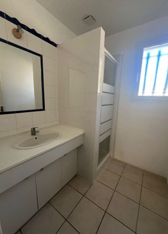 ROGNONAS - Maison de plain pied avec 3 chambres et garage., - Photo 3