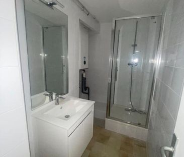 À Louer : Studio Refait à Neuf en Centre-Ville de Salon-de-Provence - Photo 6