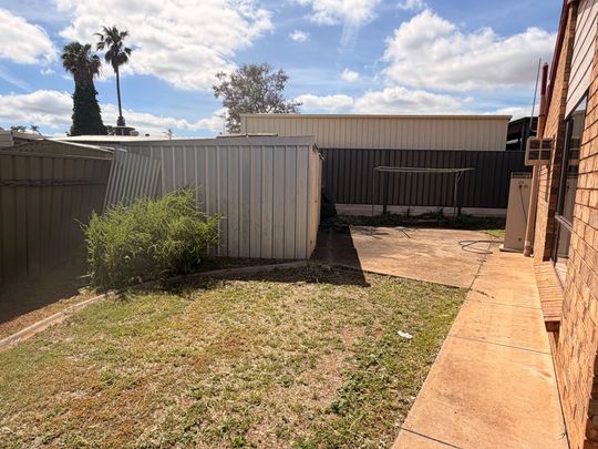 Freshly painted 3-bedroom home - Photo 1