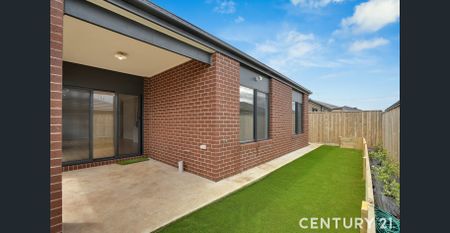 Beautifully Presented Home Close to All Amenities - Photo 3