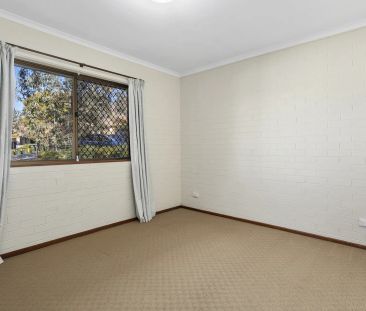 Bright & Private Ground Floor 2-Bedroom Apartment - Photo 4