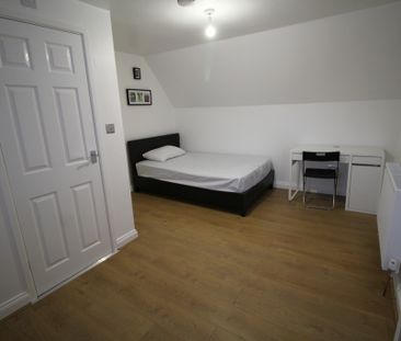 4 Bed Student Accommodation - Photo 2