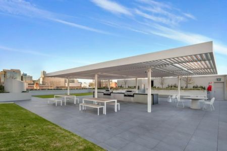 EXCELLENT FULLY FURNISHED TWO BEDROOMS APARTMENT IN THE HEART OF ADELAIDE CBD! ALL YOU NEED IS RIGHT HERE! - Photo 4