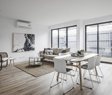 Luxurious 4 Bedroom Townhouse in the Heart of Preston! - Photo 4