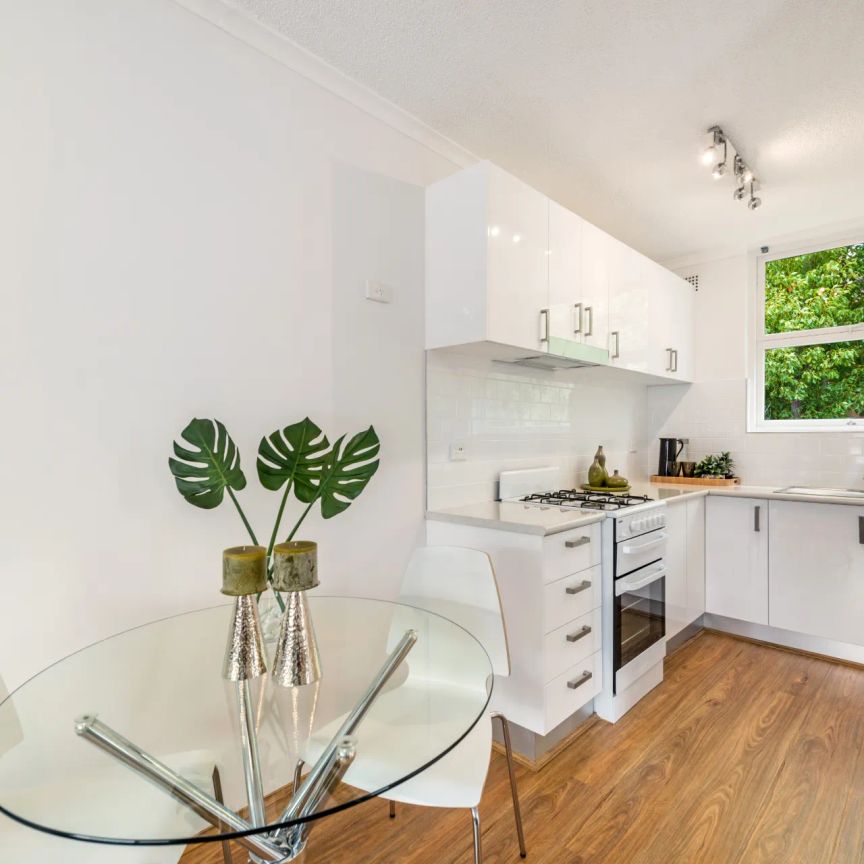 Stylish 2 bedroom top-floor apartment - Photo 1