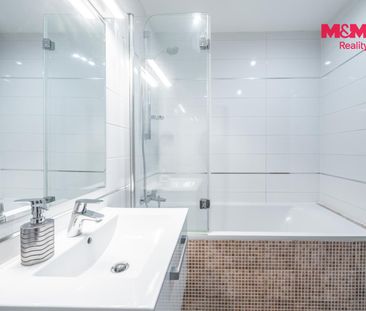 Pronájem bytu 2+kk 60 m², Hlučkova 813, Praha - Photo 6