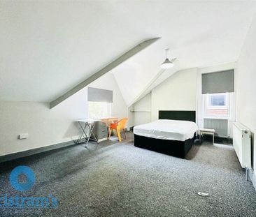 8 bed Semi-Detached House for Rent - Photo 3