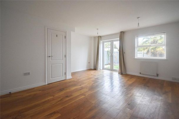 3 bedroom end of terrace house to rent - Photo 1