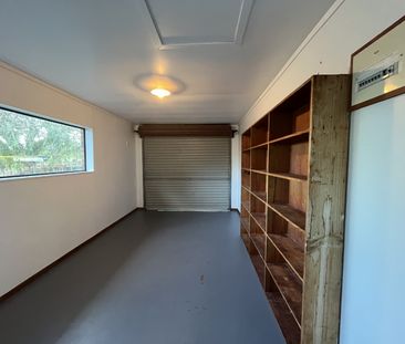 Tidy Brick & Tile Home - Photo 3