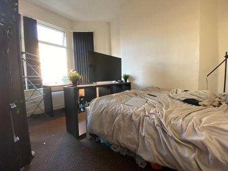 Allensbank Crescent, Heath - Photo 2