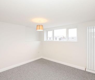 3 bedroom end of terrace house to rent - Photo 4