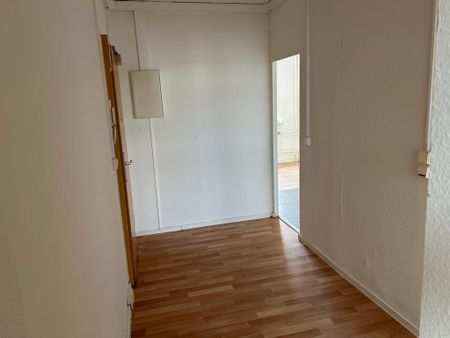 Kleine 4-Raum Wohnung Nähe Elsteraue und mit Loggia! - Photo 5