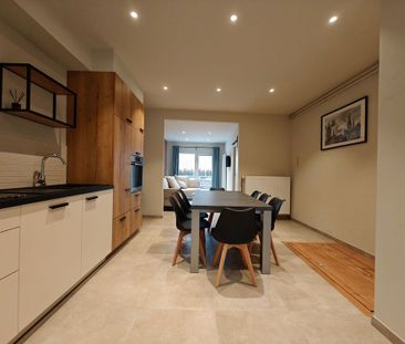 Ruime stadswoning met vier slaapkamers en stadskoer in het centrum ... - Photo 3