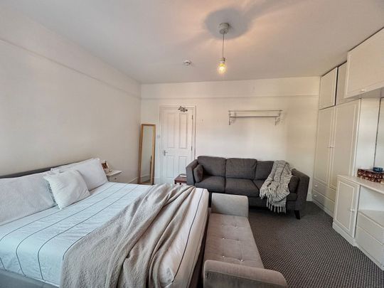 Room in a Shared House, Bruce Road, NW10 - Photo 1