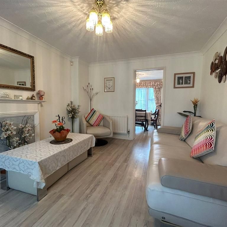 5 bedroom detached house to rent - Photo 1