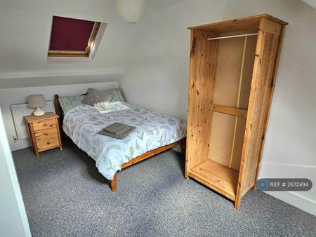 1 bedroom in a house share to rent - Photo 4