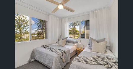 BEACHSIDE UNIT COOLANGATTA - FURNISHED - Photo 4