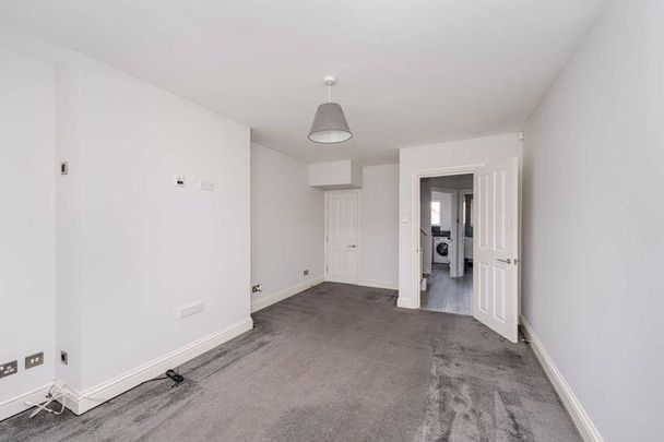 3 bedroom apartment to rent - Photo 1