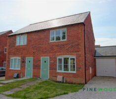 2 BEDROOM House - Semi-Detached - Photo 2