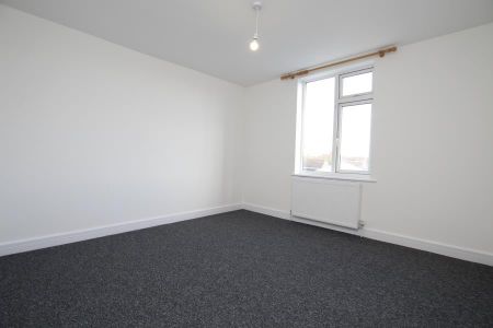2 bedroom maisonette to rent - Photo 3