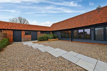 Stunning barn conversion new in February 2025 - Photo 3