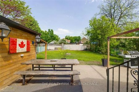 Detached Home For Lease | X8284142 - Photo 4