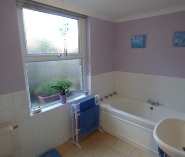 1 bedroom in a house share to rent - Photo 6