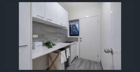 Beautiful Family Home in Prime Location – Space, Style & Comfort! - Photo 5