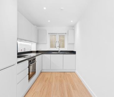 2 bedroom terraced house to rent - Photo 4