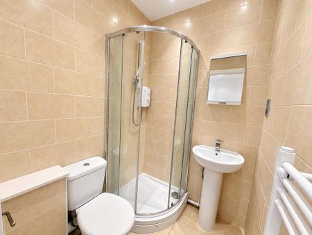 1 bedroom in a house share to rent - Photo 5