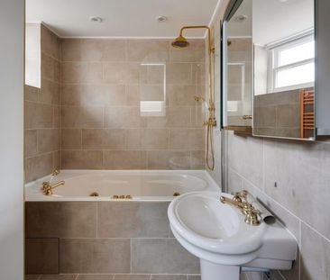 3 Bed Flat - Photo 6