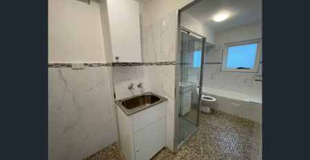 Beautifull and bright quiet Oceanside Apartment, Luxury Living ~ Please Contact Agent for inspection - Photo 5