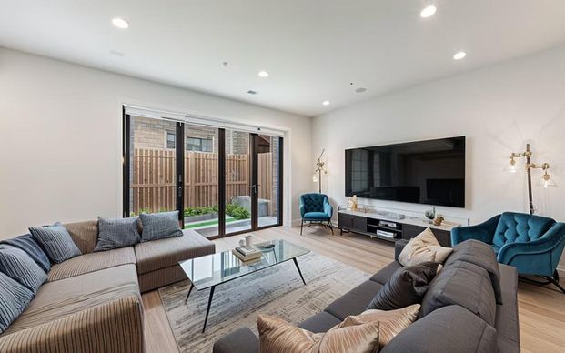 Second Avenue - Photo 1