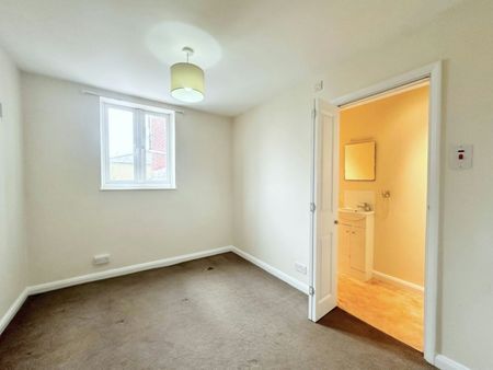 Ground floor maisonette to rent on - Photo 2