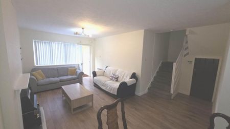 3 bedroom semi-detached house to rent - Photo 2