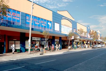 OVERSIZED CHARACTER FILLED RESIDENCE IN WALK TO EVERYTHING LOCATION - Photo 4