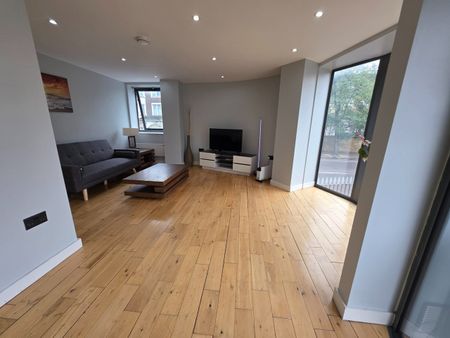 2 Bed Flat, Creative House, SW8 - Photo 2